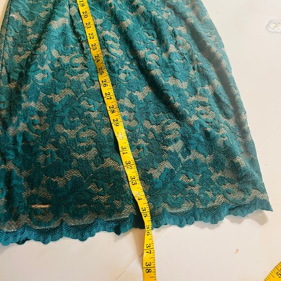 Slate & Willow Lace V Neck Sheath Dress Size Medium - Picture 7 of 7